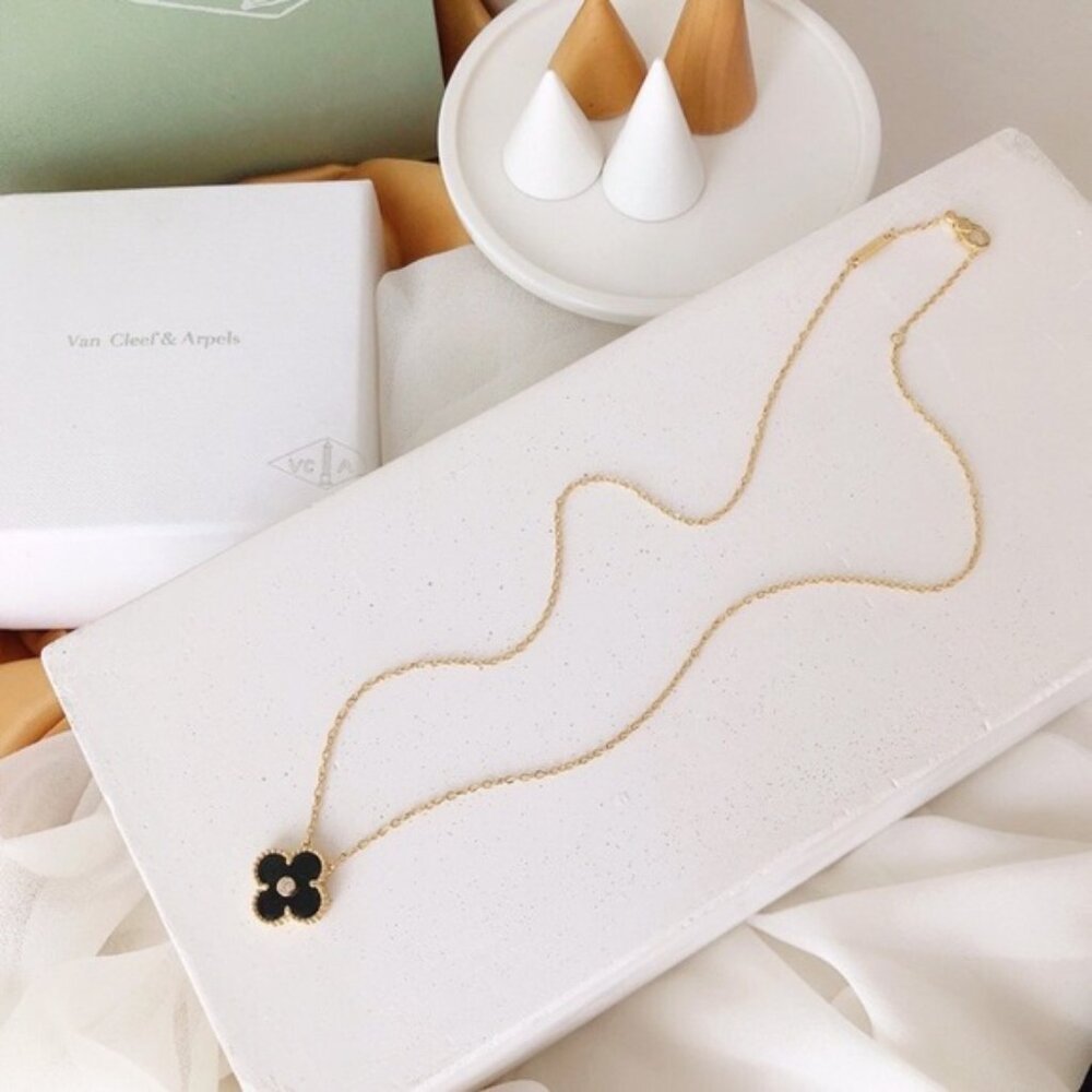 🍀🌟🌟Van Cleef & Aprels Women’s Necklaces 🌟🌟 - Picture 7 of 9